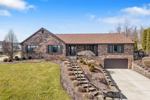 129 Holly Dr, Houston, PA 15342