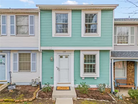 130 Olde Orchard Dr, Bridgeville, PA 15017