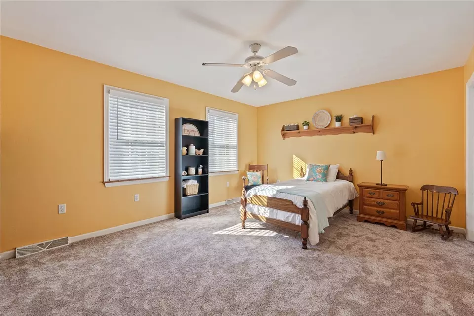 Bedroom - 822 Stonebridge Dr, Greensburg, PA 15601 photo 3 of 5