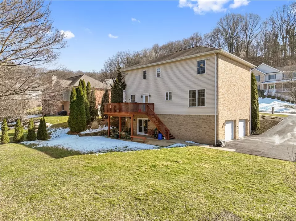 Exterior - 822 Stonebridge Dr, Greensburg, PA 15601 photo 4 of 6