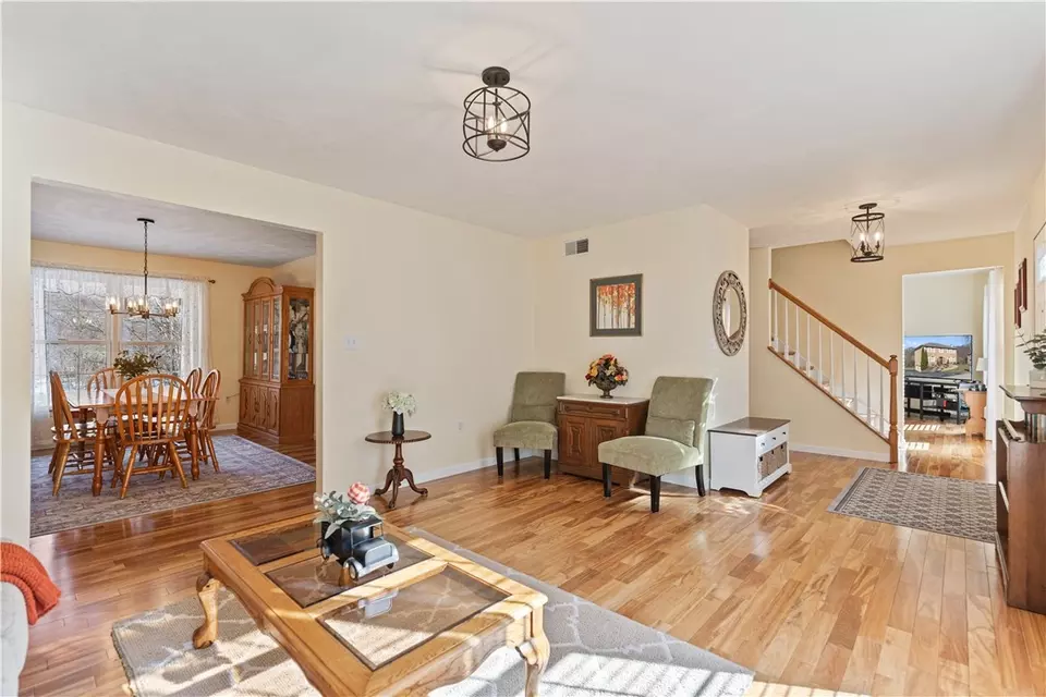 Living - 822 Stonebridge Dr, Greensburg, PA 15601 photo 3 of 9