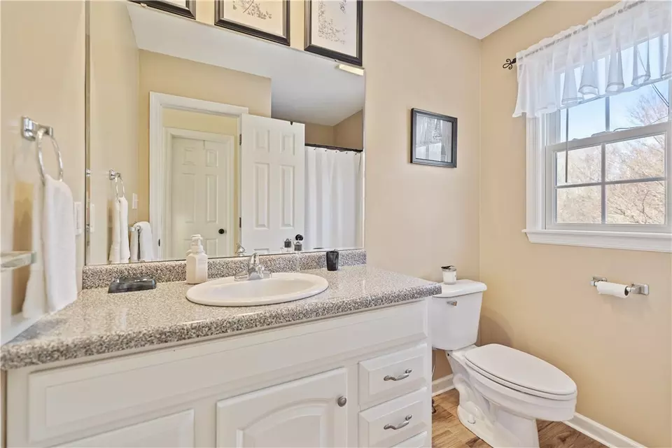 Bath - 822 Stonebridge Dr, Greensburg, PA 15601 photo 2 of 4