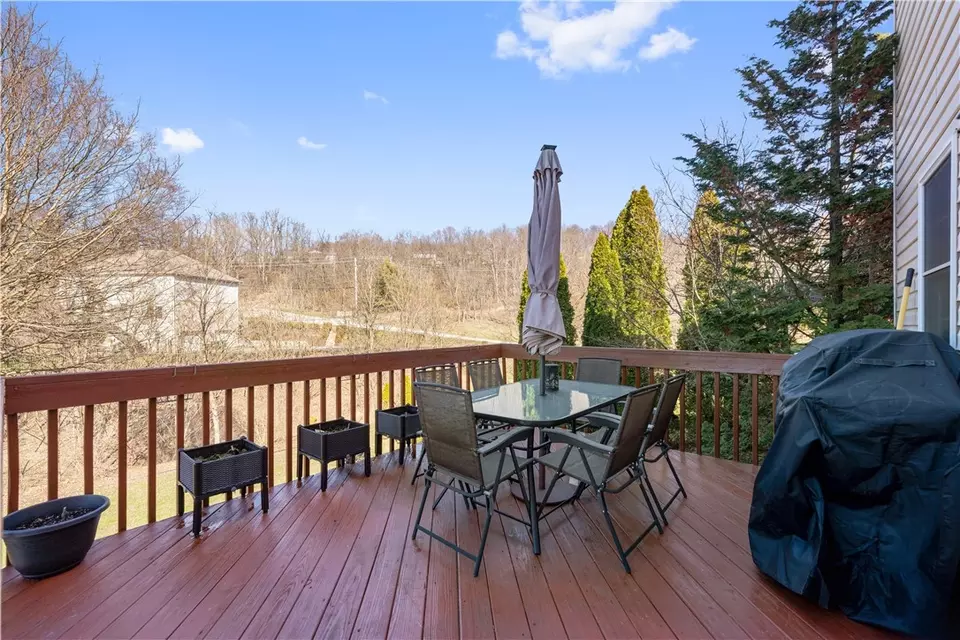 Exterior - 822 Stonebridge Dr, Greensburg, PA 15601 photo 6 of 6