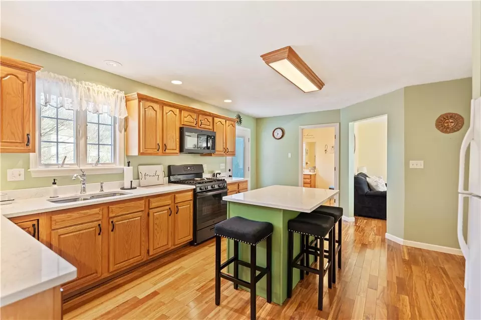 Kitchen - 822 Stonebridge Dr, Greensburg, PA 15601 photo 3 of 3
