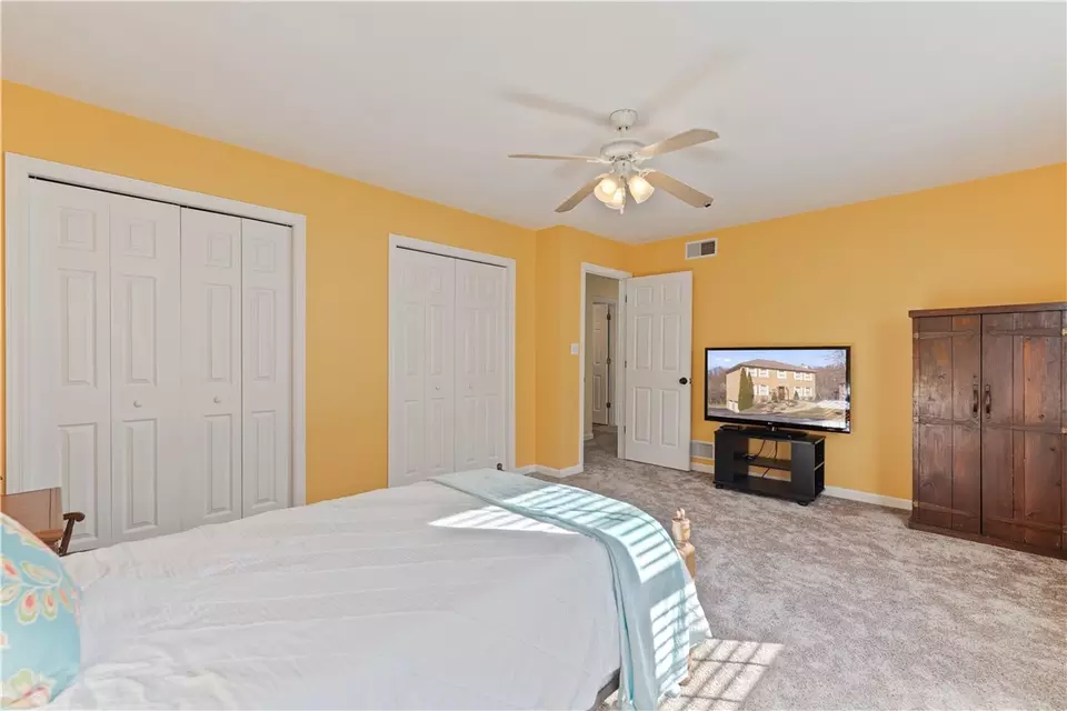 Bedroom - 822 Stonebridge Dr, Greensburg, PA 15601 photo 4 of 5