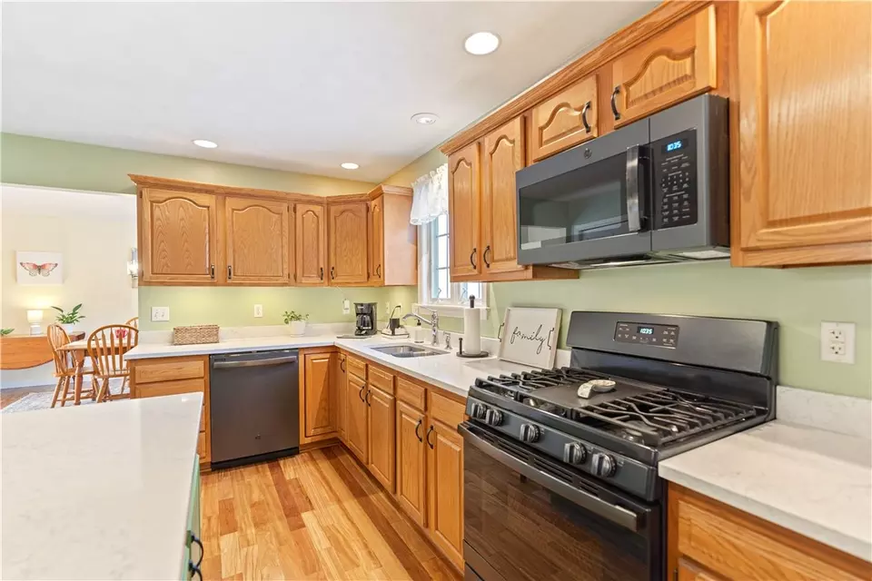 Kitchen - 822 Stonebridge Dr, Greensburg, PA 15601 photo 2 of 3