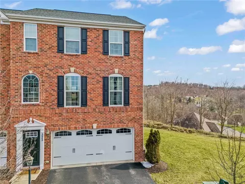 325 Arrowwood Ln, Canonsburg, PA 15317