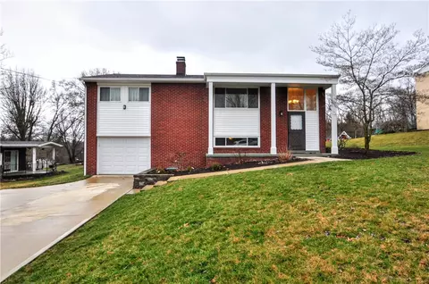 63 Blair Rd, Eighty Four, PA 15330