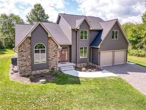 207 Modoc Trl, Mercer, PA 16137