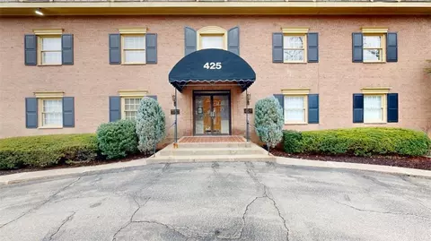425 N Neville St #202, Pittsburgh, PA 15213
