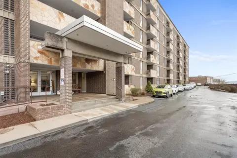 301 S Home #104, Avalon, PA 15202