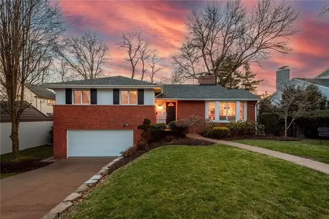 120 Crestvue Manor Dr, Pittsburgh, PA 15228