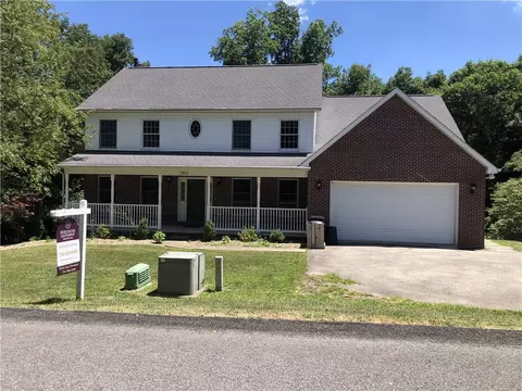 360 Zimmer Ln, Waynesburg, PA 15370