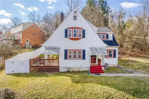 1036 Woodlawn Dr, Coraopolis, PA 15108