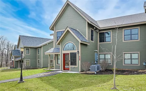 5148 Summit Pl, Hidden Valley, PA 15502