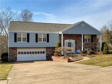 311 Windsor Dr, Coraopolis, PA 15108