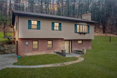 1199 Lower Mateer Rd, Vandergrift, PA 15690