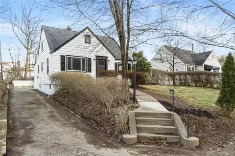 241 Delaware Dr, Glenshaw, PA 15116