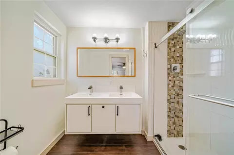 Bath - 2120 Ridge Dr, Mars, PA 16046 photo 2 of 3