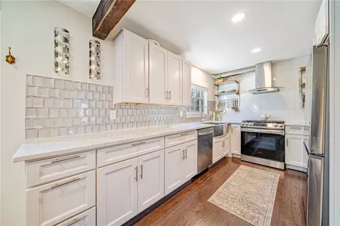 Kitchen - 2120 Ridge Dr, Mars, PA 16046 photo 4 of 8