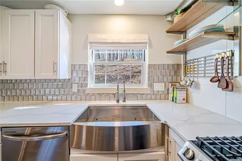 Kitchen - 2120 Ridge Dr, Mars, PA 16046 photo 5 of 8