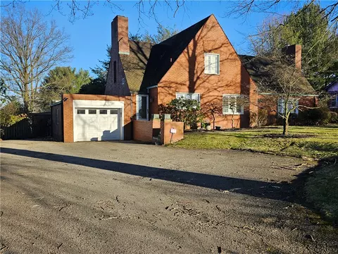1876 Graham, Pittsburgh, PA 15236
