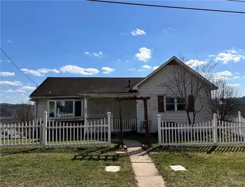 1290 9th Ave, Natrona Heights, PA 15065