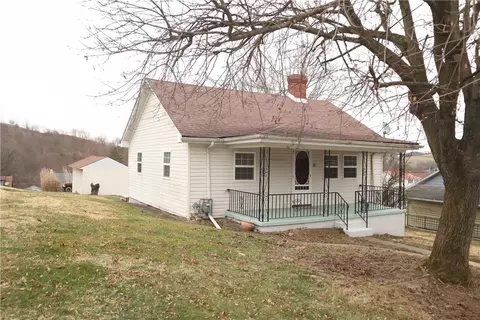 70 Hickory St, Ellsworth, PA 15331