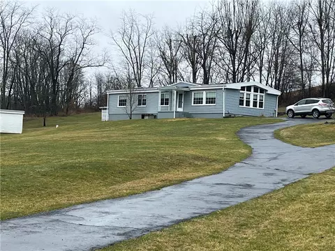 49 Cedar Grv, Avella, PA 15312