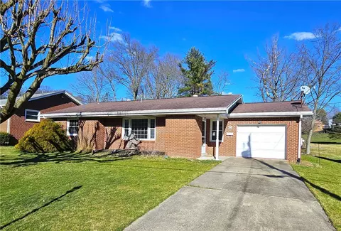 58 Spring Valley Dr, Washington, PA 15301
