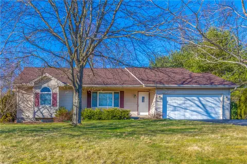 3583 Tiffany Ln, Hermitage, PA 16148