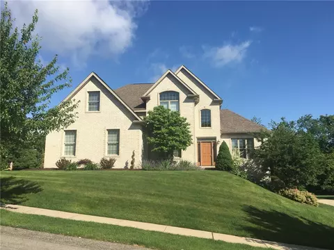 136 Southridge Dr, Cranberry Township, PA 16066