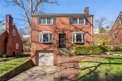 32 Iroquois Dr, Pittsburgh, PA 15228
