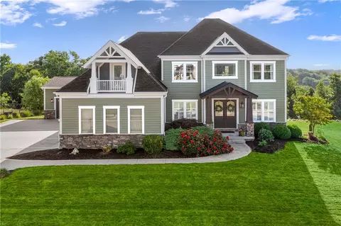 914 Penticon Ln, Warrendale, PA 15086