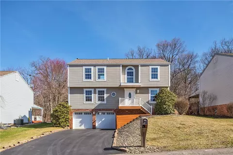 647 Huntington Dr, Cranberry Township, PA 16066