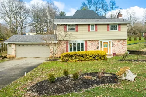 697 Filmore Rd, Pittsburgh, PA 15221