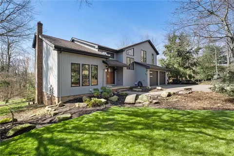 10 Lockwood Rd, Baden, PA 15005