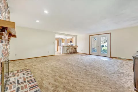 Living - 520 E 4th Ave, Derry, PA 15627 photo 3 of 5