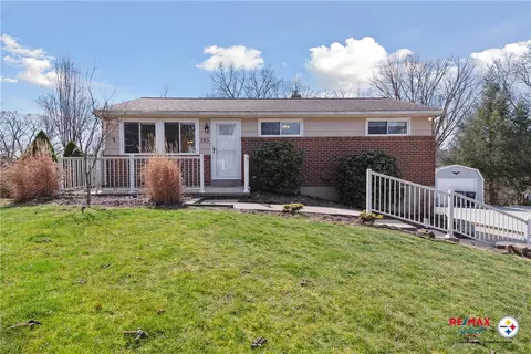 283 Longleaf Dr, Coraopolis, PA 15108
