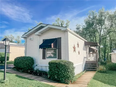 524 Lakeview Dr, Delmont, PA 15626