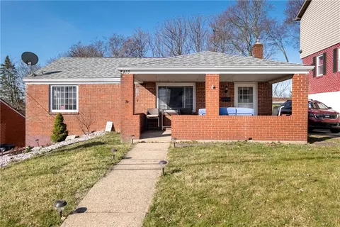410 Lebanon Manor Dr, West Mifflin, PA 15122