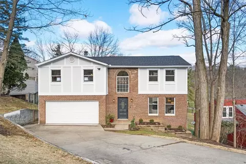 128 Pinewood Dr, Bridgeville, PA 15017