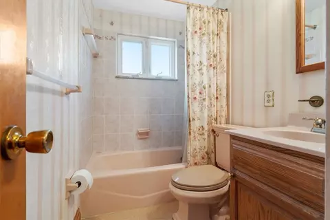 Bath - 1716 8th St, Irwin, PA 15642 photo 1 of 2