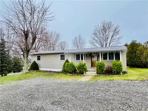 220 Hilltop Rd, Friedens, PA 15541