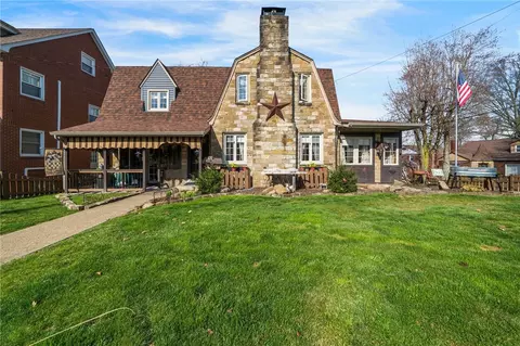 525 Keystone Dr, New Kensington, PA 15068