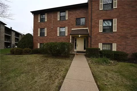 7226 Beacon Hill Dr, Pittsburgh, PA 15221