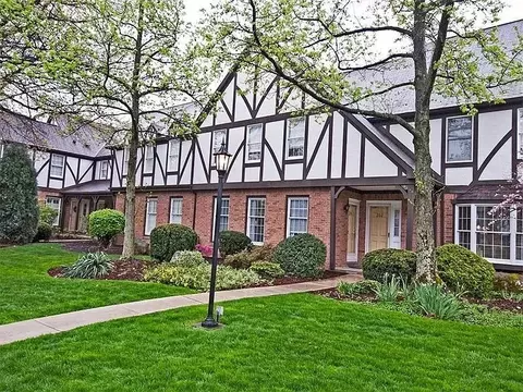 204 Allenberry Cir, Pittsburgh, PA 15234