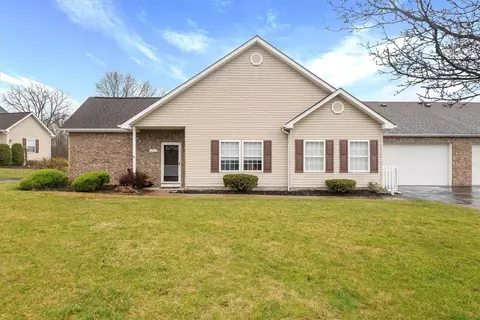 112 Clearwater Dr, Ellwood City, PA 16117