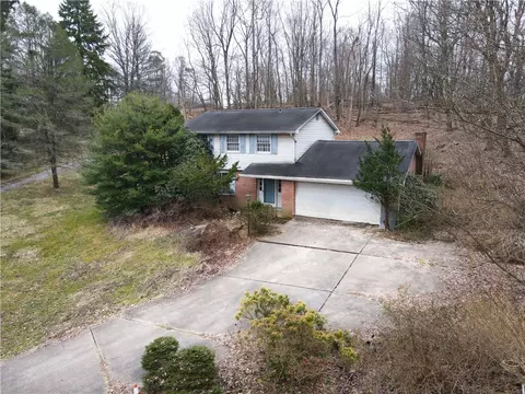 2159 Forest Grove Rd, Coraopolis, PA 15108