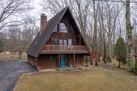 305 Mohican Trl, Mercer, PA 16137